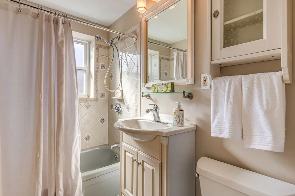 2 bed, 1 bath apartment for rent at 51 Colborne Rd Unit 3, Brighton — photo 6 of 12