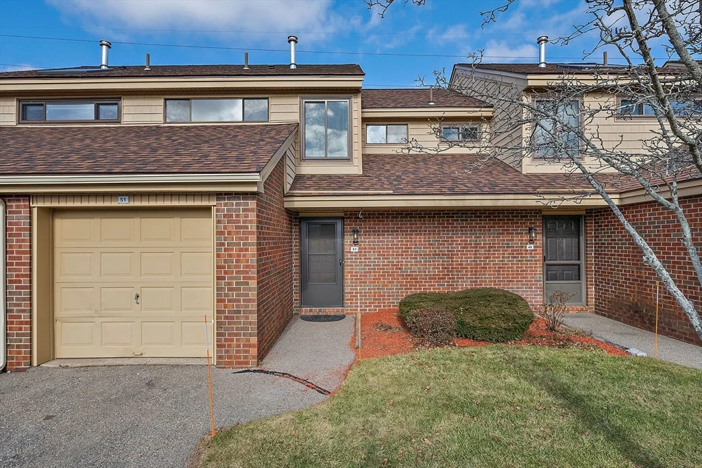 2 bed, 1 bath apartment for rent at 51 Cottonwood Dr Unit 51, Stoughton — photo 1 of 27