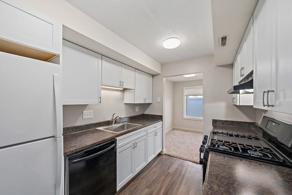 2 bed, 1 bath apartment for rent at 51 Cottonwood Dr Unit 51, Stoughton — photo 6 of 27