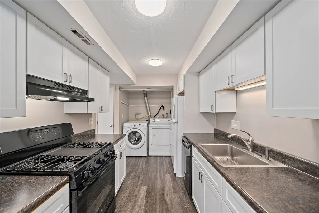 2 bed, 1 bath apartment for rent at 51 Cottonwood Dr Unit 51, Stoughton — photo 5 of 27