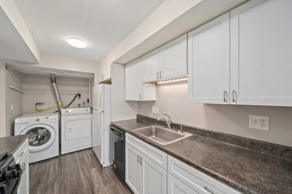 2 bed, 1 bath apartment for rent at 51 Cottonwood Dr Unit 51, Stoughton — photo 4 of 27