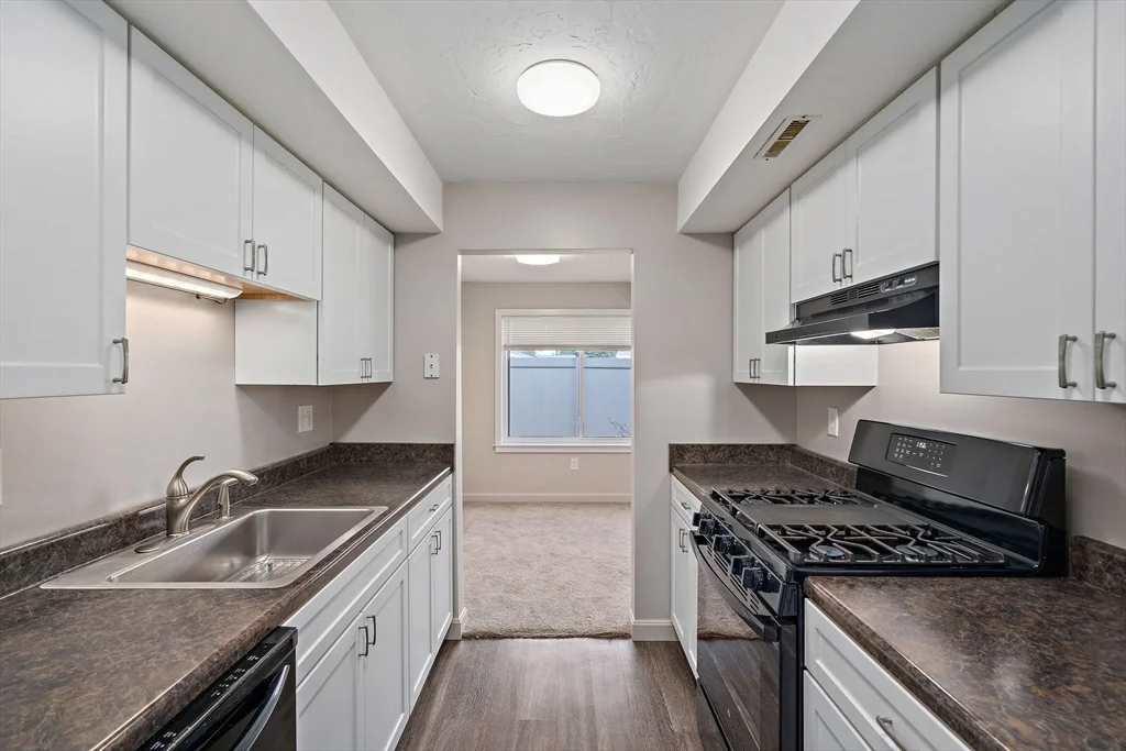 2 bed, 1 bath apartment for rent at 51 Cottonwood Dr Unit 51, Stoughton — photo 8 of 27