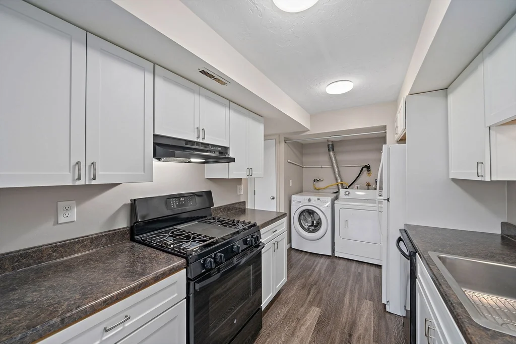 2 bed, 1 bath apartment for rent at 51 Cottonwood Dr Unit 51, Stoughton — photo 3 of 27