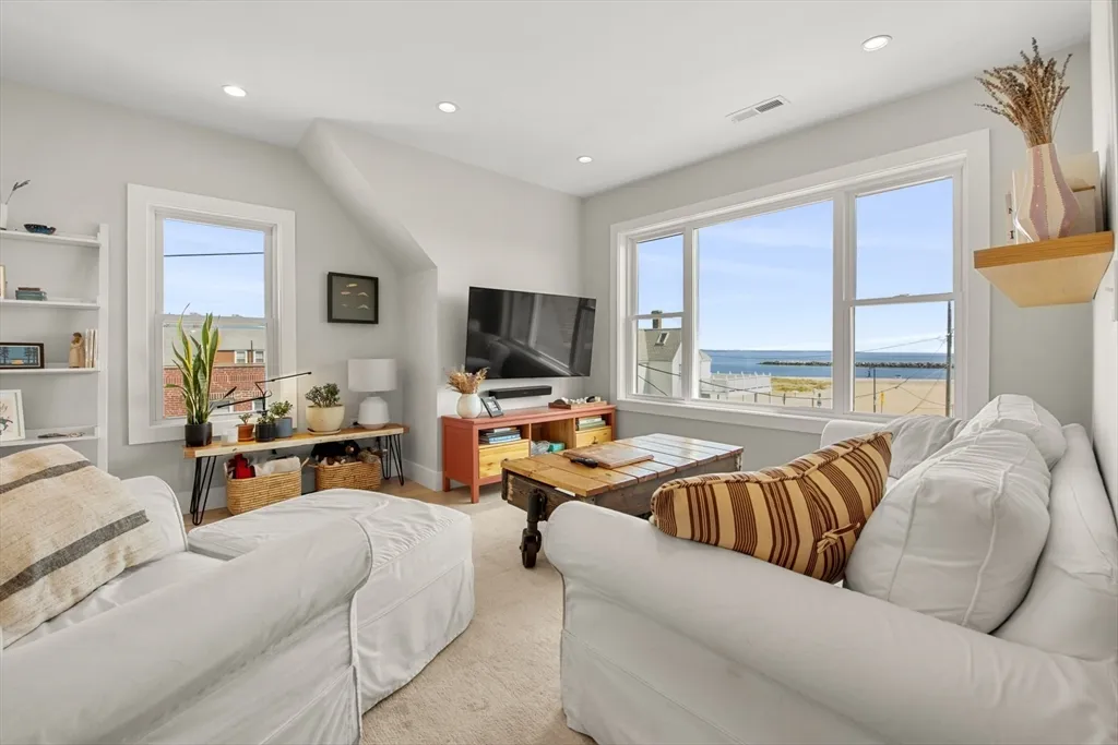 2 bed, 2 bath apartment for rent at 51 Cutler St Unit 3, Winthrop Beach — photo 1 of 28