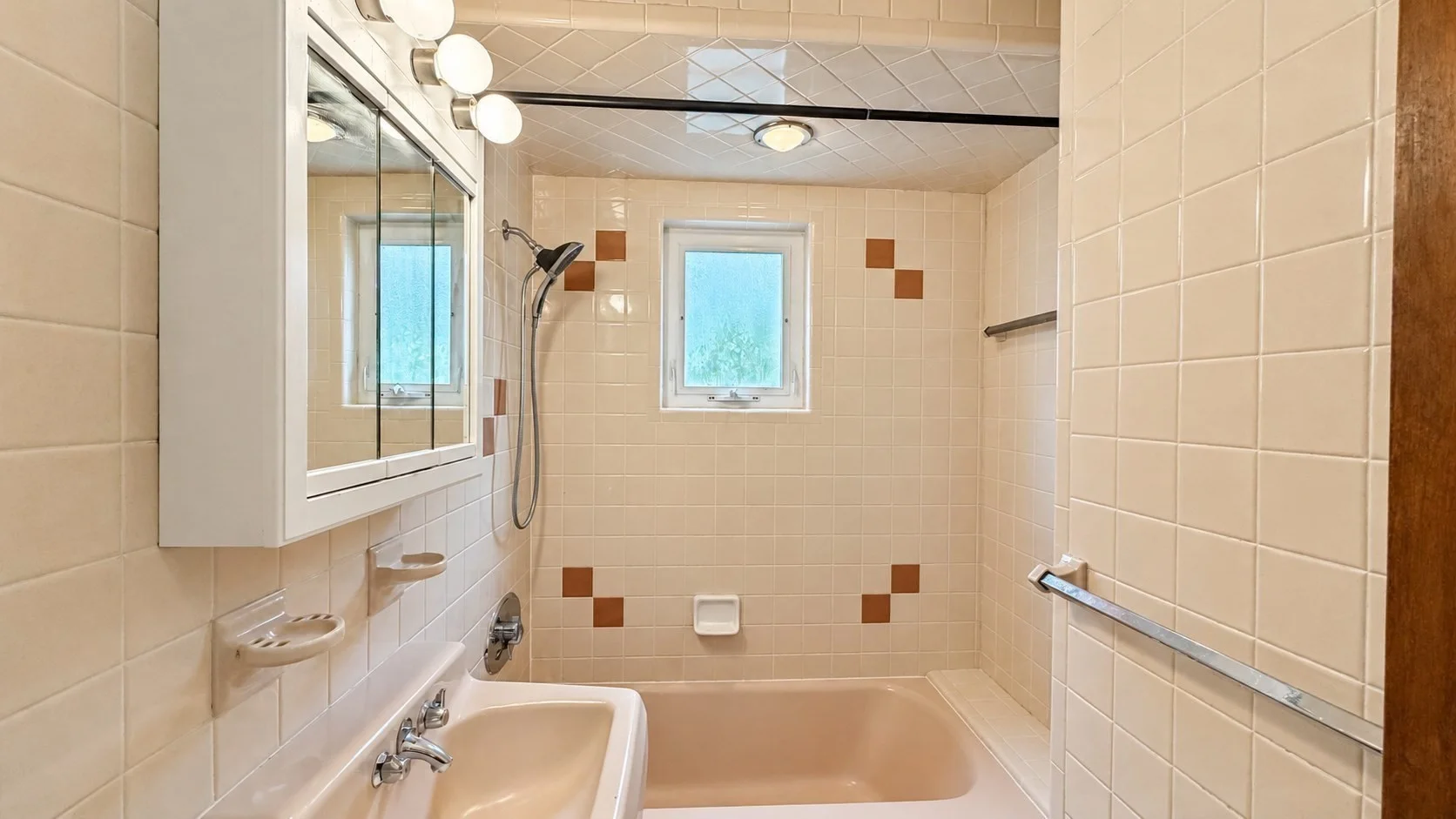2 bed, 1 bath apartment for rent at 51 Dearborn St Unit 1, Medford — photo 10 of 12