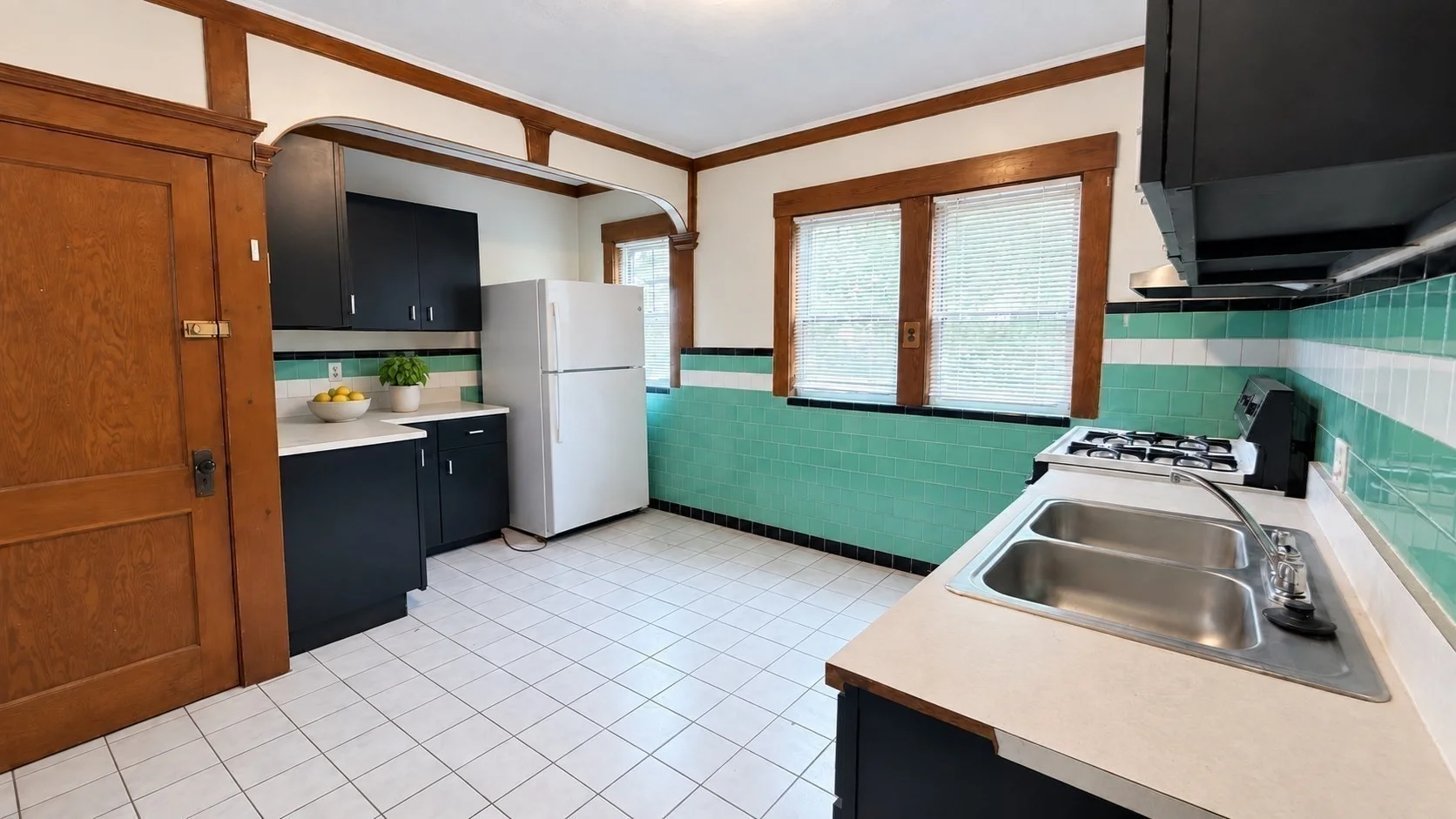 2 bed, 1 bath apartment for rent at 51 Dearborn St Unit 1, Medford — photo 1 of 12