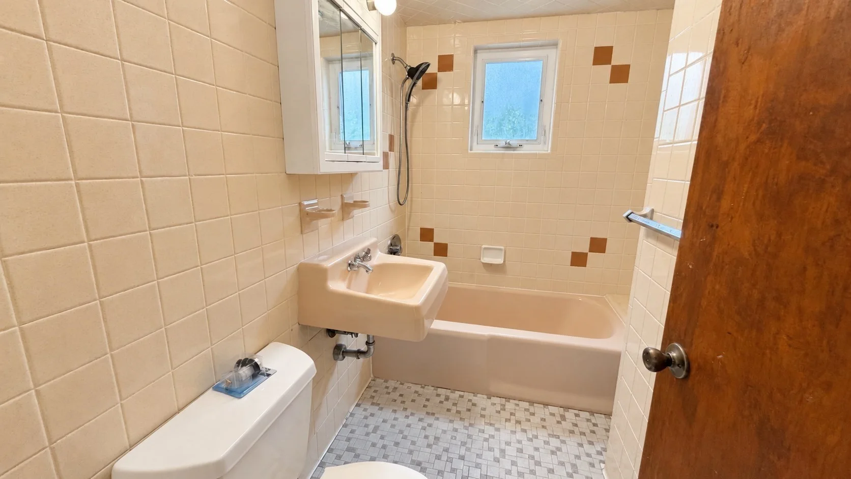 2 bed, 1 bath apartment for rent at 51 Dearborn St Unit 1, Medford — photo 11 of 12