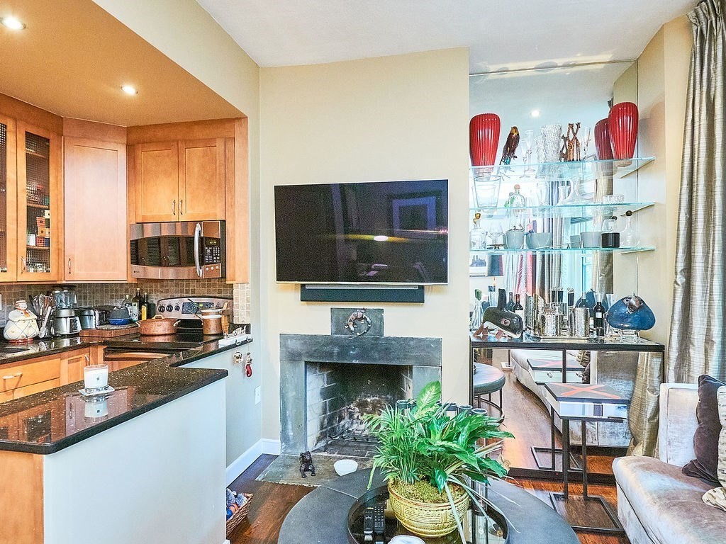 2 bed, 1 bath apartment for rent at 51 E Springfield Unit 2, South End — photo 3 of 17