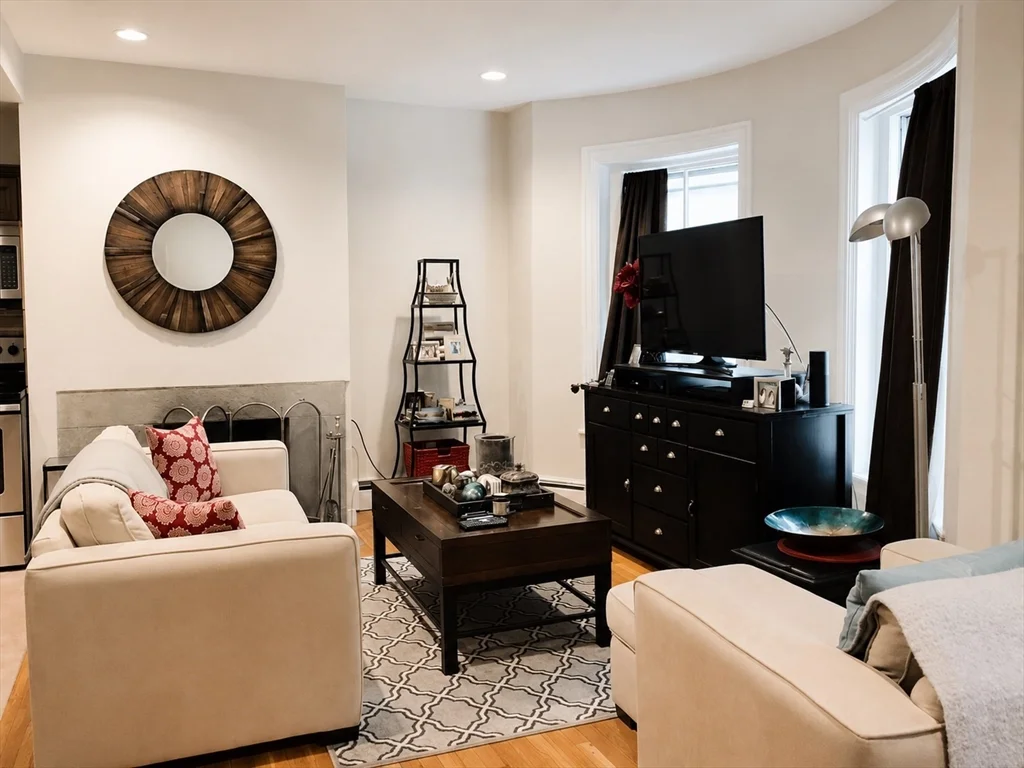 2 bed, 1 bath apartment for rent at 51 E Springfield Unit 3, South End — photo 2 of 6