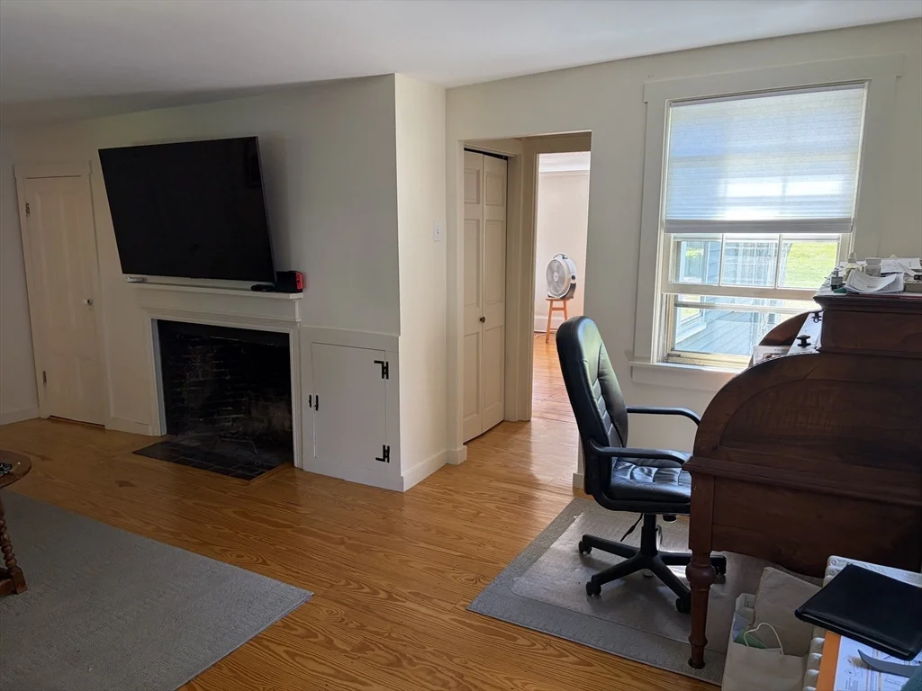 2 bed, 1 bath apartment for rent at 51 Elm St Unit 2, Marblehead — photo 5 of 16