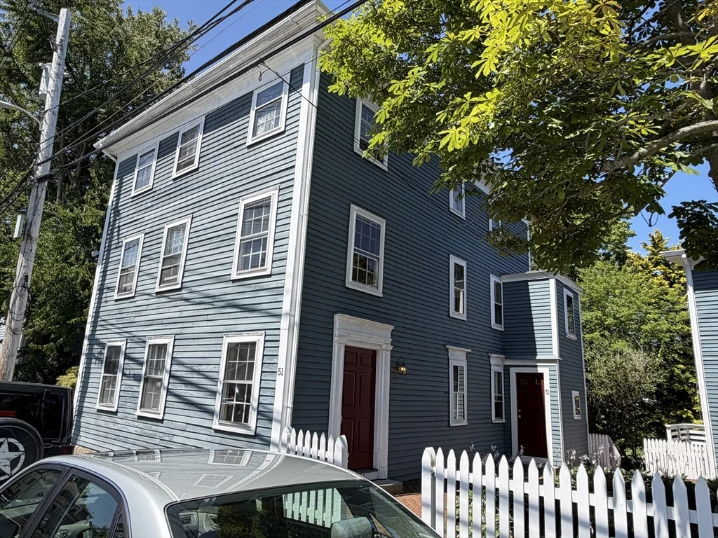 2 bed, 1 bath apartment for rent at 51 Elm St Unit 2, Marblehead — photo 1 of 16