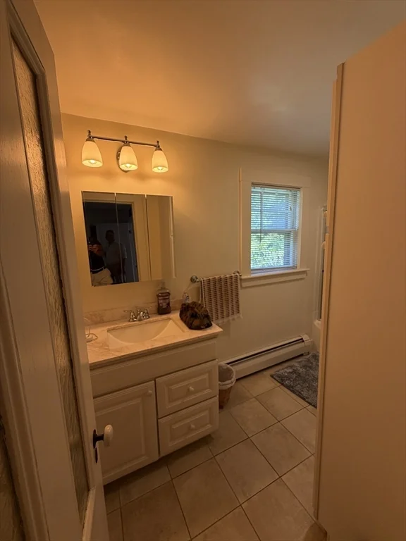 2 bed, 1 bath apartment for rent at 51 Elm St Unit 2, Marblehead — photo 11 of 16
