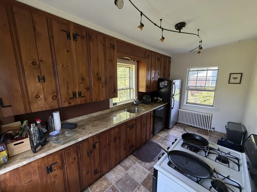 2 bed, 1 bath apartment for rent at 51 Elm St Unit 2, Marblehead — photo 6 of 16