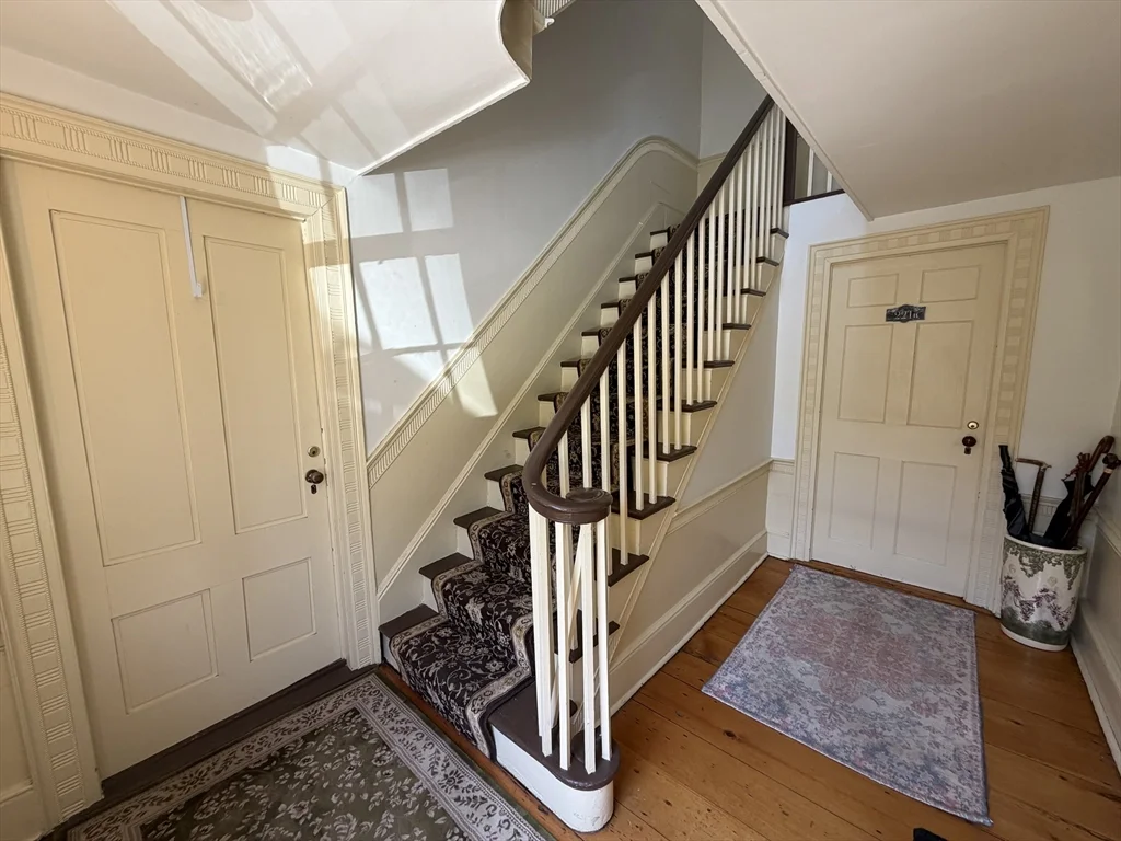 2 bed, 1 bath apartment for rent at 51 Elm St Unit 2, Marblehead — photo 3 of 16