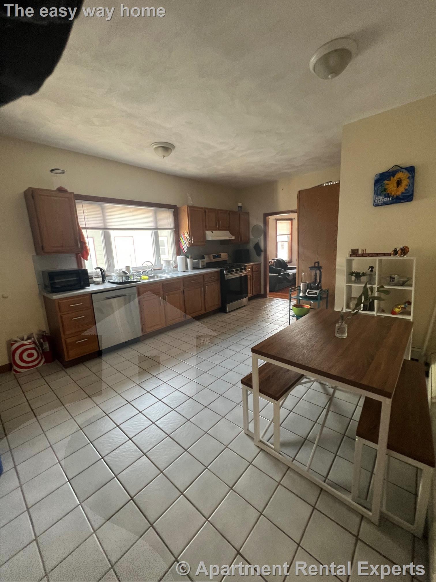 3 bed, 1 bath apartment for rent at 51 Elm St Unit 2, Porter Square — photo 2 of 24