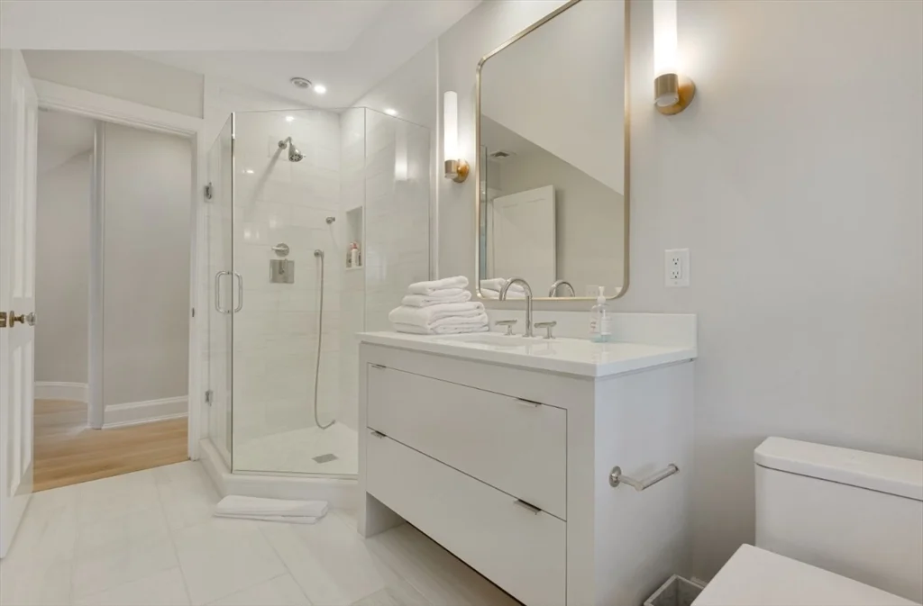 4 bed, 3 bath apartment for rent at 51 Fair St, Nantucket — photo 9 of 24