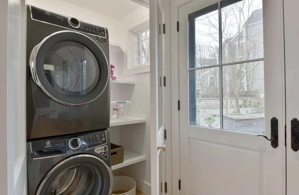 4 bed, 3 bath apartment for rent at 51 Fair St, Nantucket — photo 18 of 24