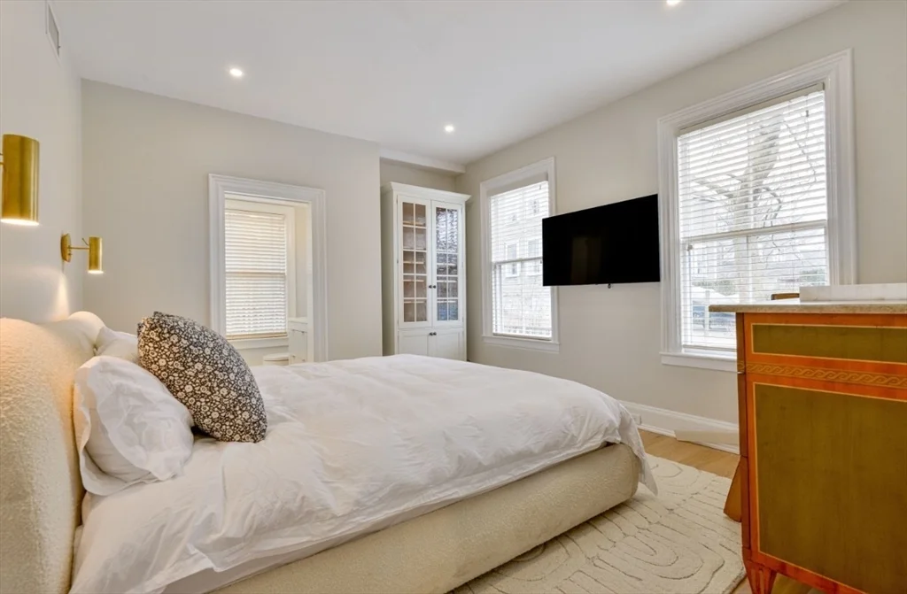 4 bed, 3 bath apartment for rent at 51 Fair St, Nantucket — photo 16 of 24