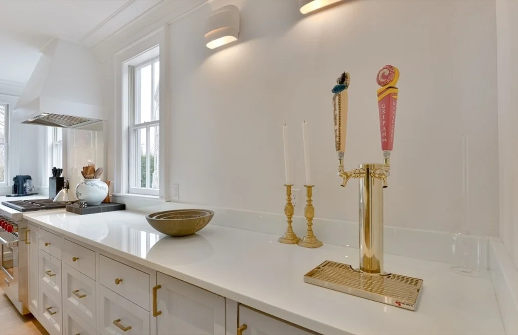 4 bed, 3 bath apartment for rent at 51 Fair St, Nantucket — photo 20 of 24