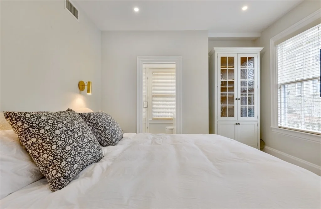 4 bed, 3 bath apartment for rent at 51 Fair St, Nantucket — photo 13 of 24