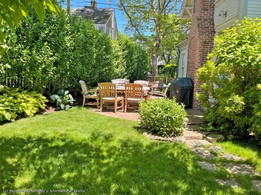 4 bed, 3 bath apartment for rent at 51 Fair St, Nantucket — photo 2 of 24