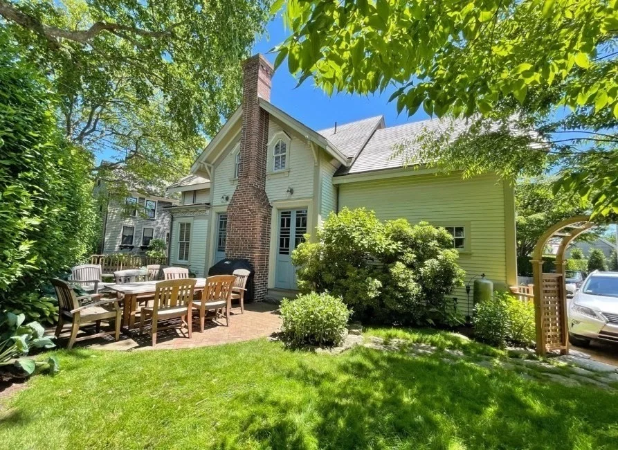 4 bed, 3 bath apartment for rent at 51 Fair St, Nantucket — photo 3 of 24