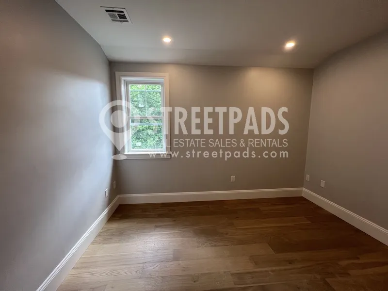 3 bed, 2 bath apartment for rent at 51 Fairbanks St Unit 3, Brighton — photo 12 of 26
