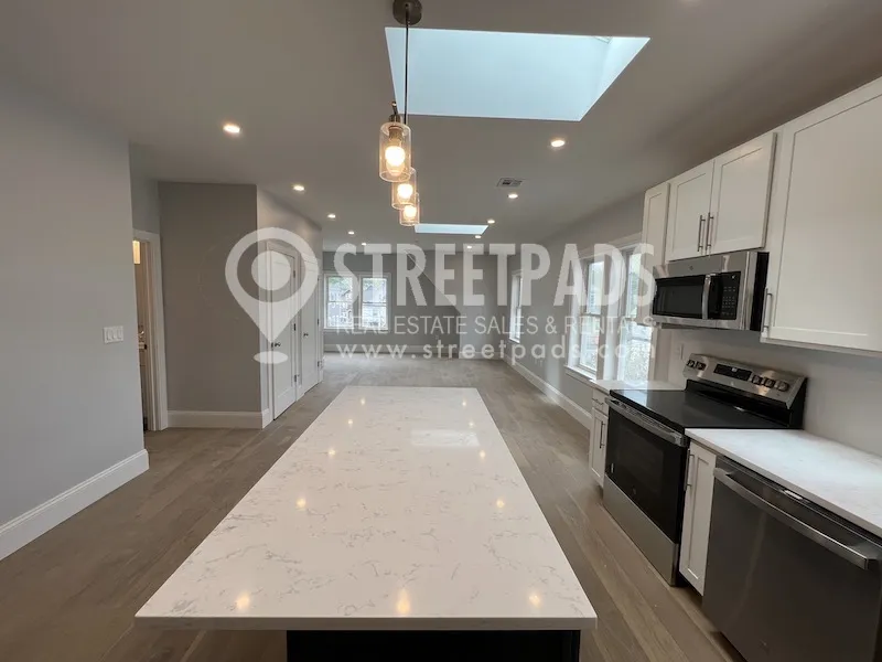 3 bed, 2 bath apartment for rent at 51 Fairbanks St Unit 3, Brighton — photo 6 of 26