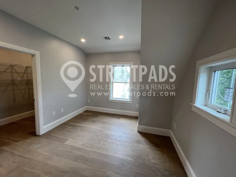 3 bed, 2 bath apartment for rent at 51 Fairbanks St Unit 3, Brighton — photo 20 of 26