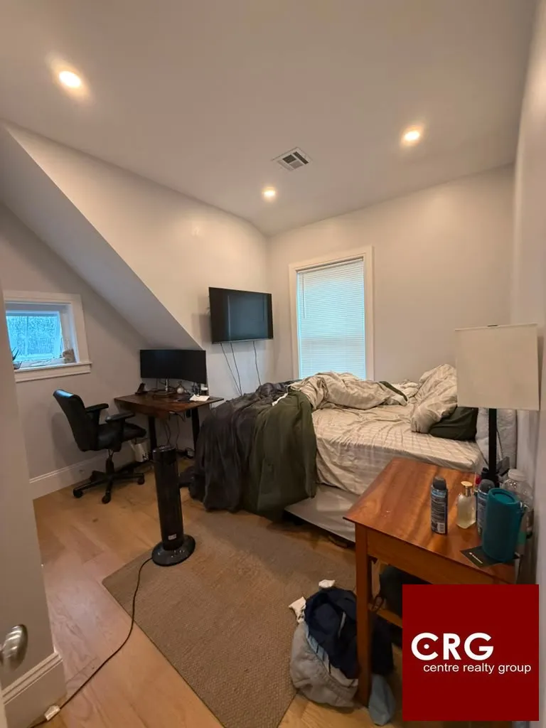 3 bed, 2 bath apartment for rent at 51 Fairbanks St Unit 3U, Brighton — photo 12 of 15