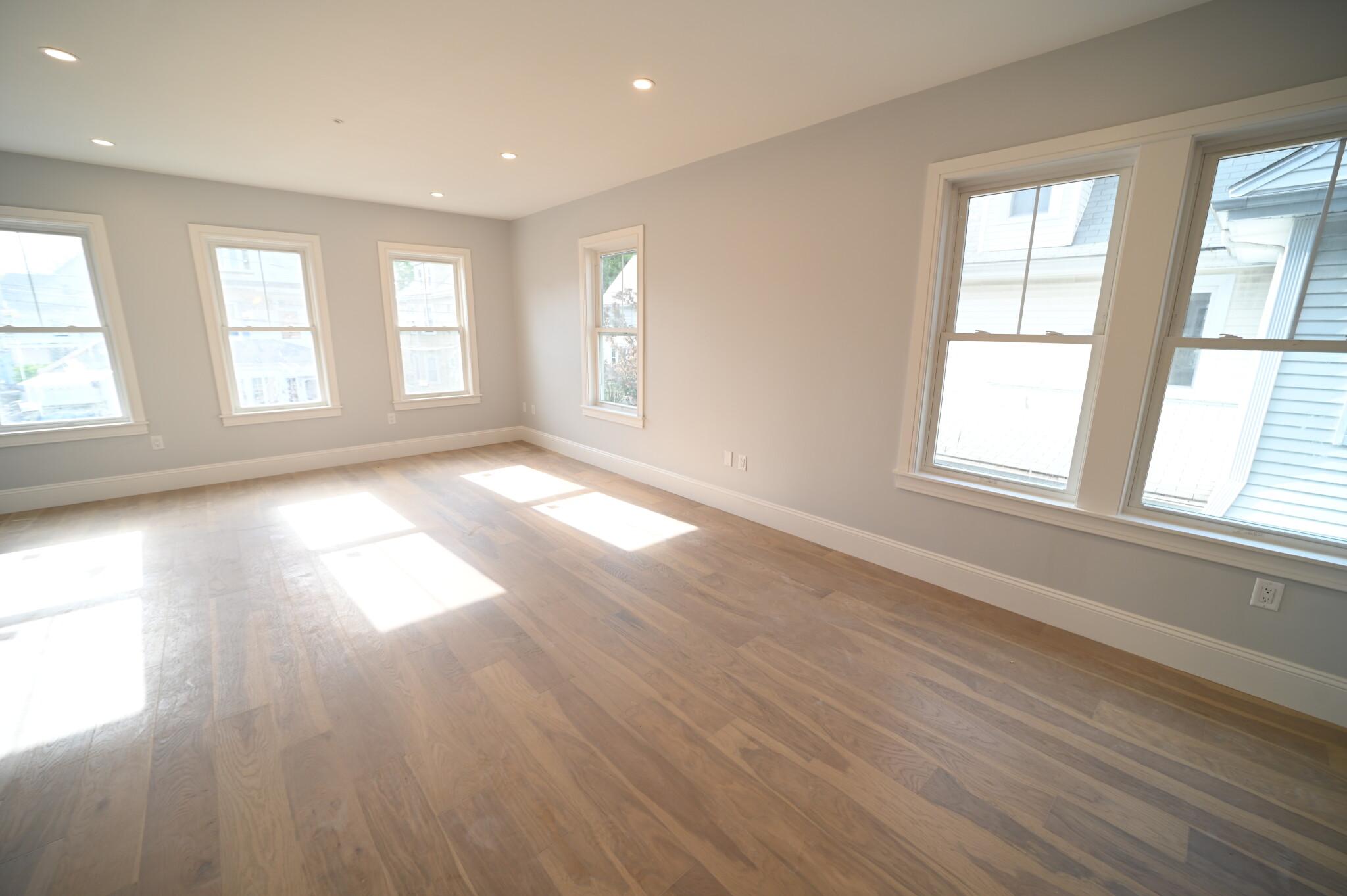 3 bed, 2 bath apartment for rent at 51 Fairbanks Unit 2, Brighton — photo 1 of 10