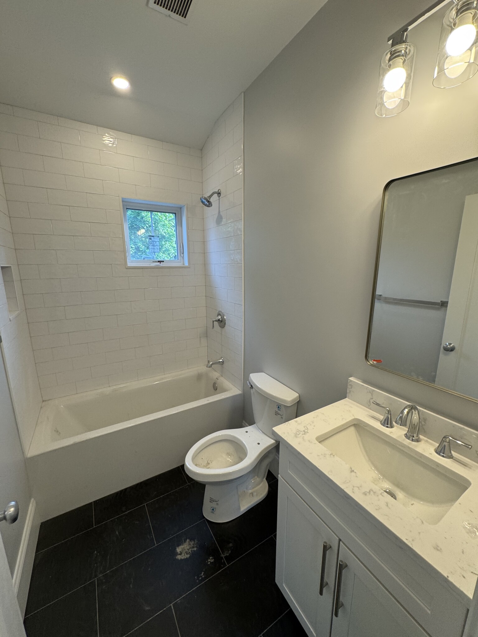3 bed, 2 bath apartment for rent at 51 Fairbanks Unit 3, Brighton — photo 5 of 10