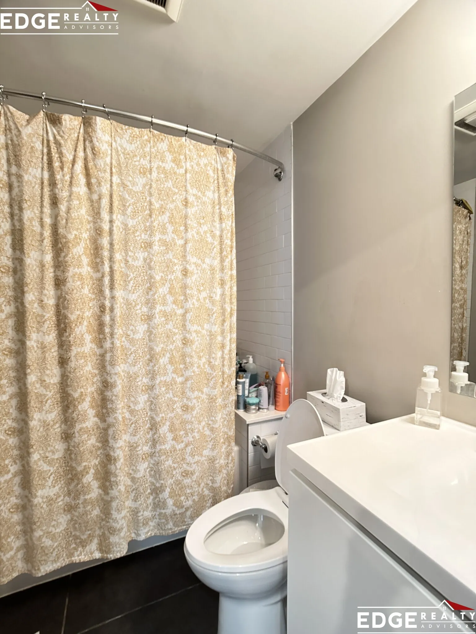 5 bed, 2.5 bath apartment for rent at 51 Glenville Ave Unit 1, Allston — photo 12 of 13