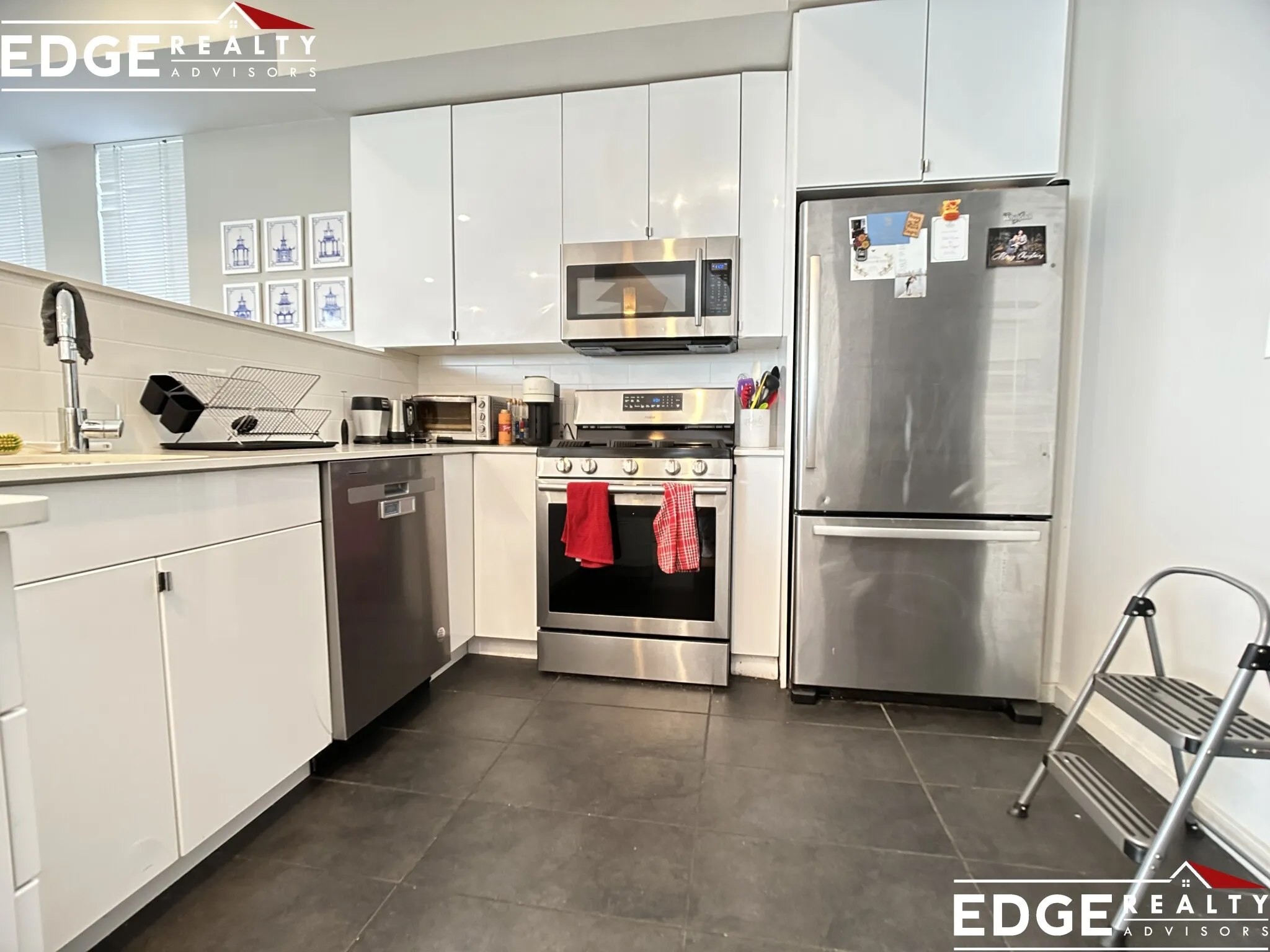 5 bed, 2.5 bath apartment for rent at 51 Glenville Ave Unit 1, Allston — photo 4 of 13