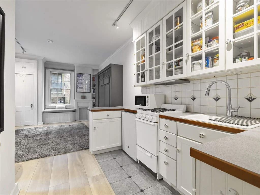 1 bed, 1 bath apartment for rent at 51 Hancock St Unit 9, Boston — photo 5 of 17
