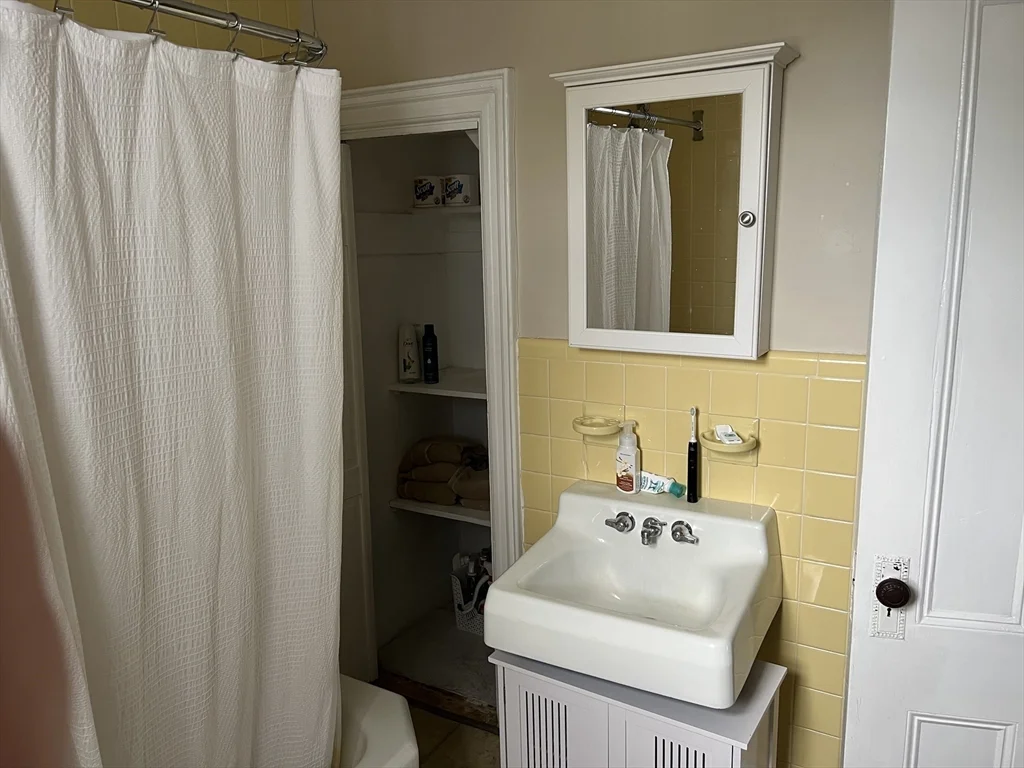 2 bed, 1 bath apartment for rent at 51 Harborview Ave Unit C, Winthrop — photo 11 of 16
