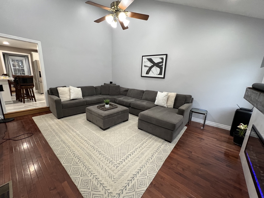 3 bed, 3 bath apartment for rent at 51 Ireta Rd, Shrewsbury — photo 8 of 26