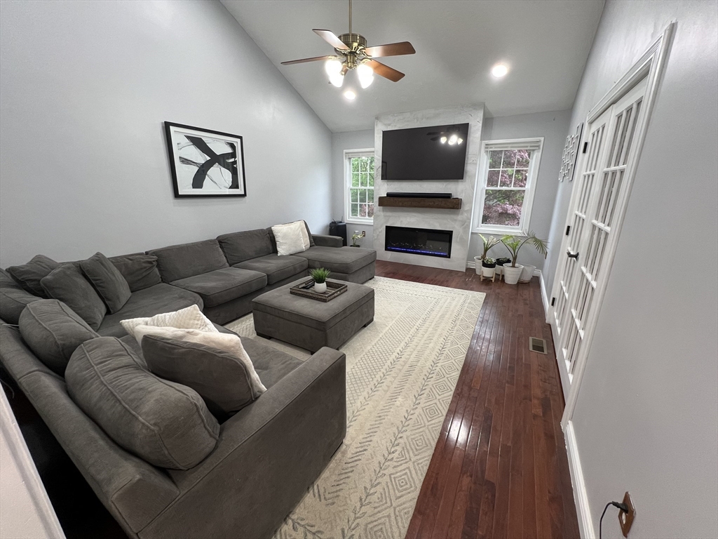 3 bed, 3 bath apartment for rent at 51 Ireta Rd, Shrewsbury — photo 7 of 26
