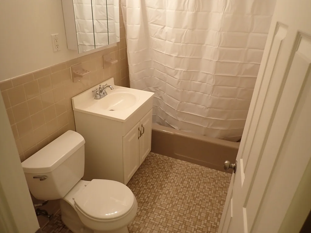 1 bed, 1 bath apartment for rent at 51 Jacqueline Rd Unit 3, Waltham — photo 11 of 18