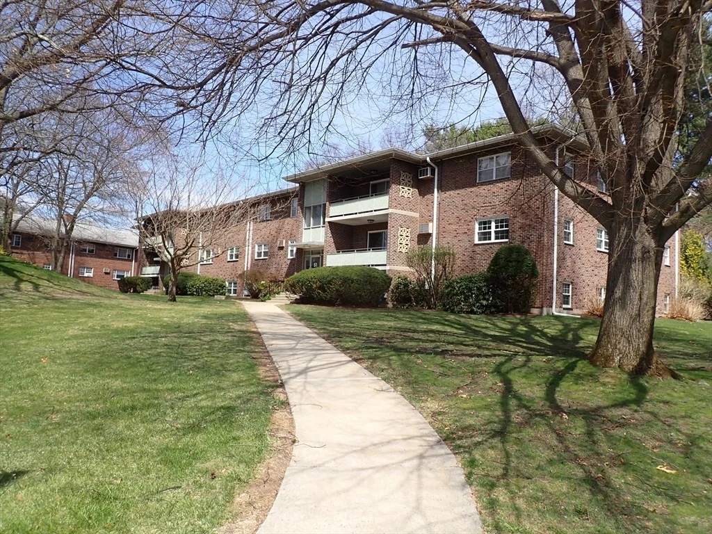 1 bed, 1 bath apartment for rent at 51 Jacqueline Rd Unit 3, Waltham — photo 1 of 18