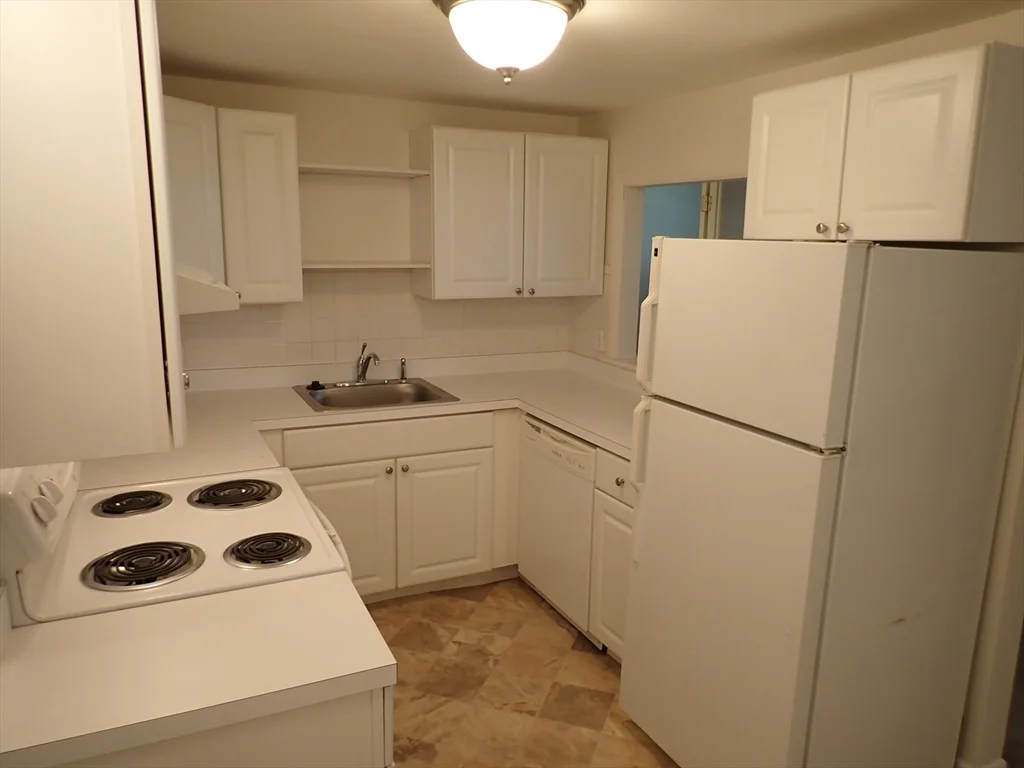 1 bed, 1 bath apartment for rent at 51 Jacqueline Rd Unit 3, Waltham — photo 2 of 18