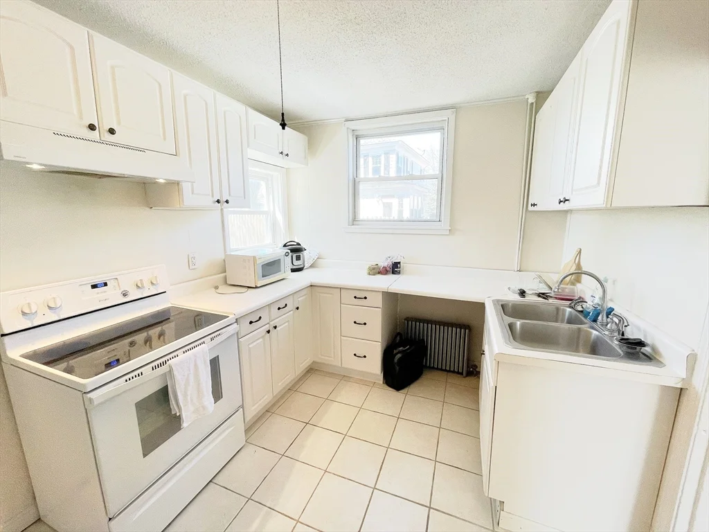 2 bed, 1 bath apartment for rent at 51 Jenness St Unit 0, Lowell — photo 10 of 24