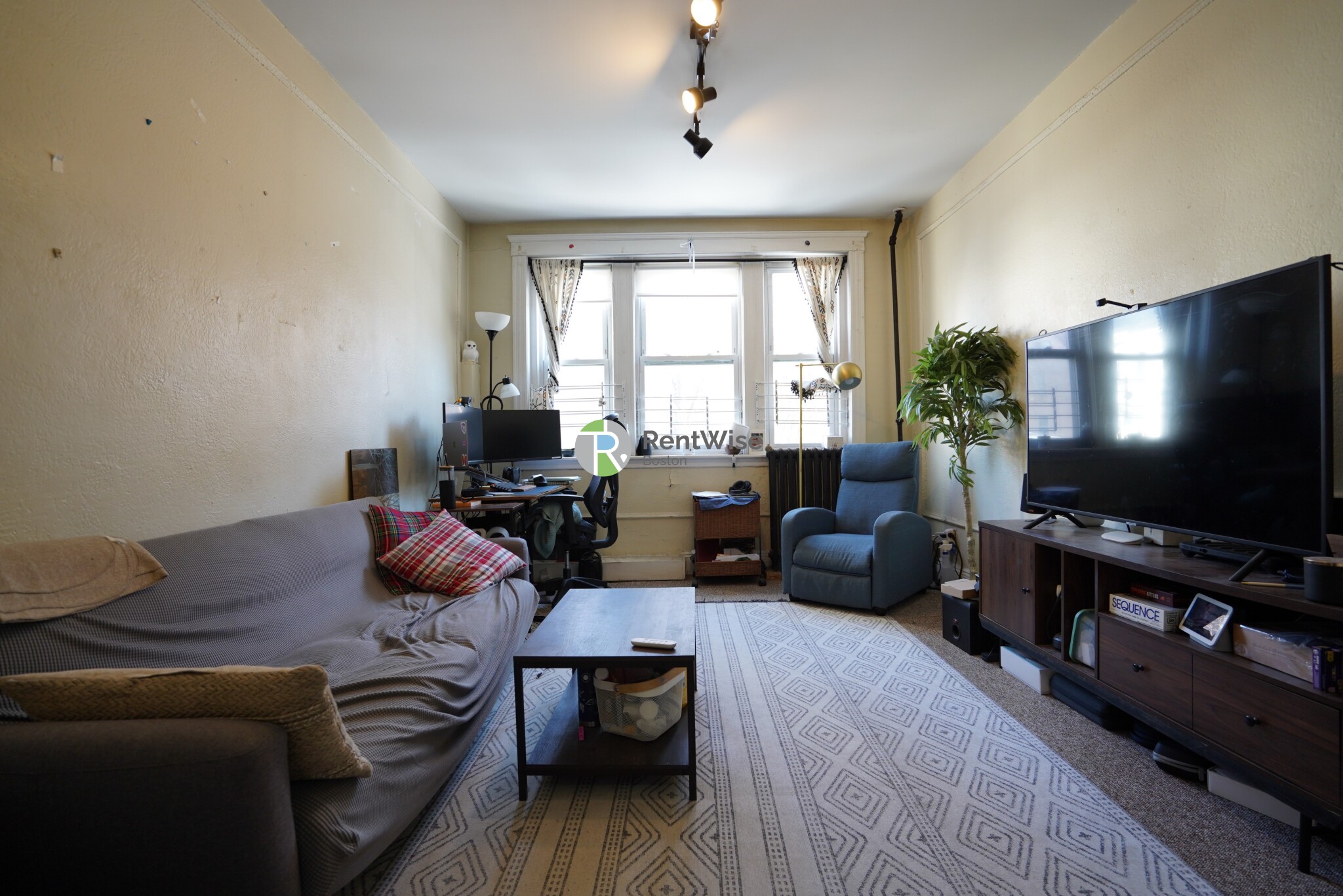 1 bed, 1 bath apartment for rent at 51 Linden St Unit 1, Allston