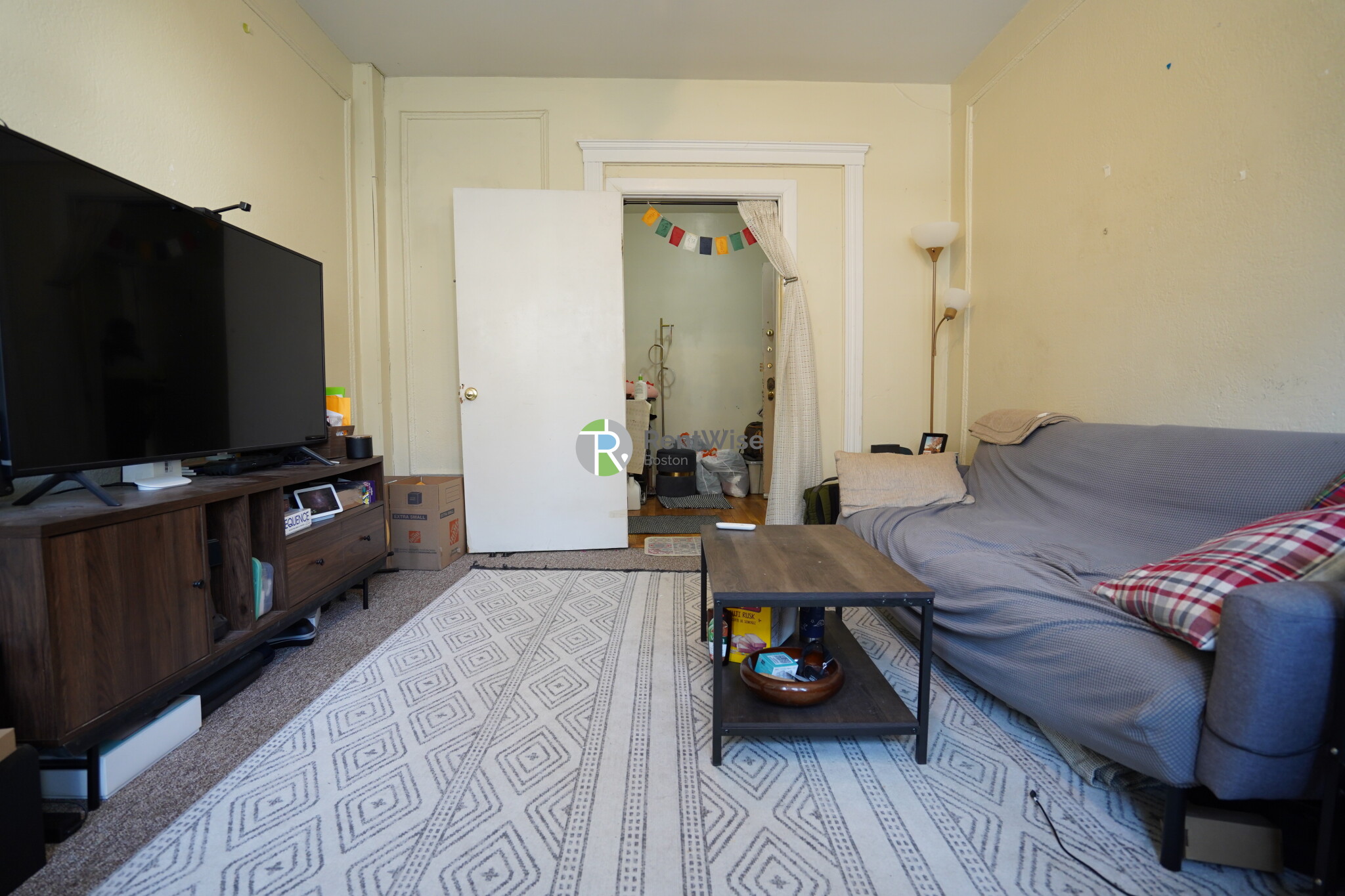 1 bed, 1 bath apartment for rent at 51 Linden St Unit 1, Allston — photo 2 of 9