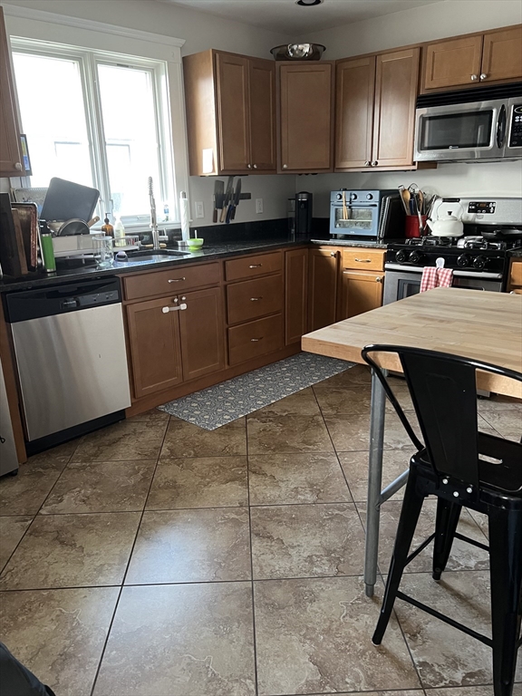 3 bed, 1 bath apartment for rent at 51 Linwood St Unit 2, Medford — photo 11 of 18