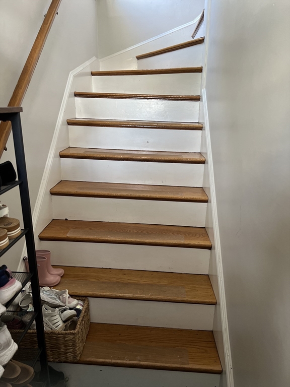 3 bed, 1 bath apartment for rent at 51 Linwood St Unit 2, Medford — photo 2 of 18