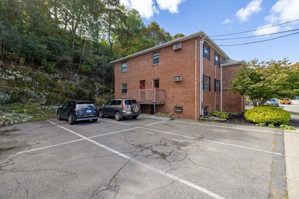 2 bed, 1 bath apartment for rent at 51 Lynde St Unit 3, Melrose — photo 14 of 14