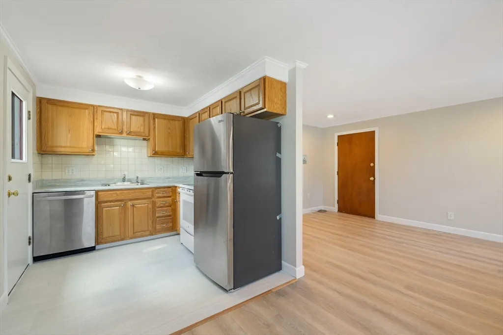 2 bed, 1 bath apartment for rent at 51 Lynde St Unit 3, Melrose — photo 4 of 14
