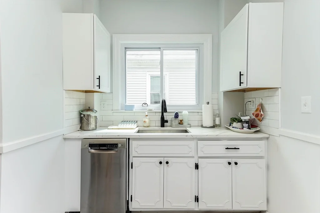 3 bed, 1 bath apartment for rent at 51 Main St Unit 2, Winter Hill — photo 5 of 23