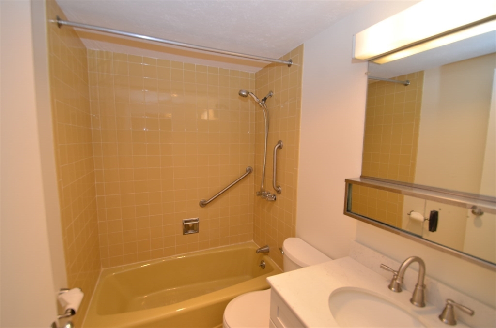 1 bed, 1 bath apartment for rent at 51 Melrose St Unit 5E, Melrose — photo 14 of 31